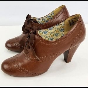 American Eagle Outfitters Oxford heels